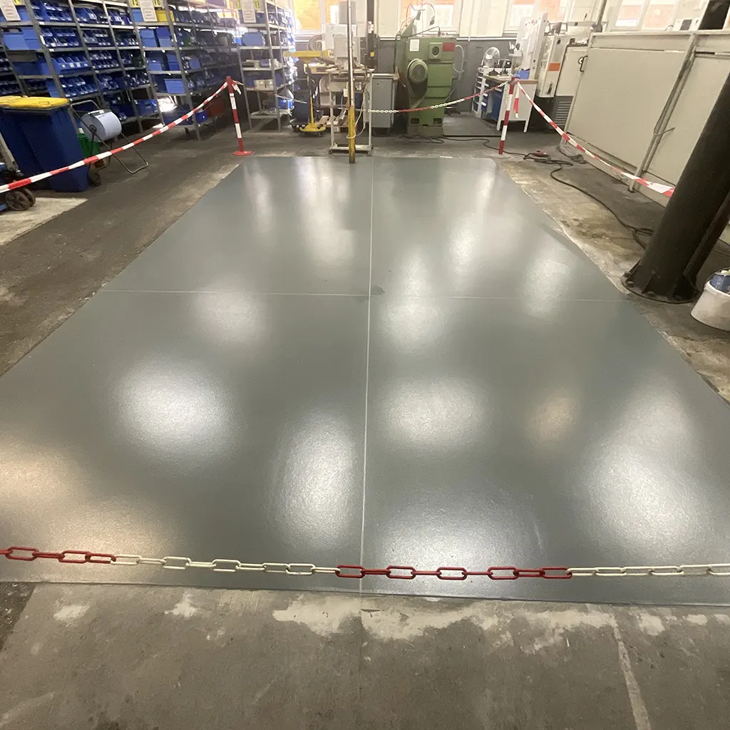 Industrie Fugenboden in Werkstatt